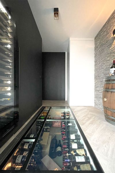 Interieurontwerp en verbouwing woning luxe wijnkelder oplossing